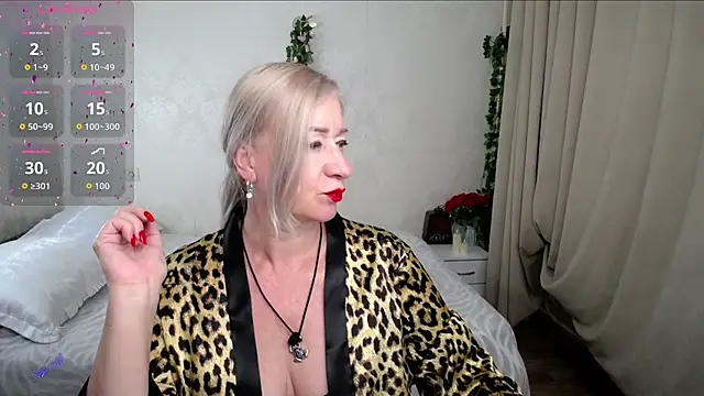 hunters woman online show from 07-19-26, 04:00