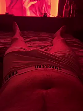 Snapshot of naughtycoupl98 chatting on 02-15-26, 01:02 naughtycoupl98 online show from 02-15-26, 01:02