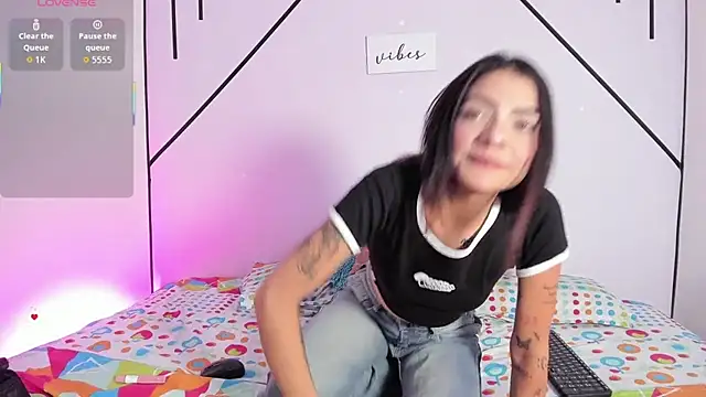 MiahCornell  online show from 12-05-25, 08:27