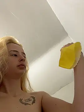 SeccySerena online show from 04-19-26, 02:38