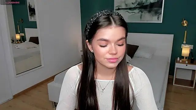 Snapshot of HollisHearl chatting on 09-17-25, 07:10 HollisHearl online show from 09-17-25, 07:10