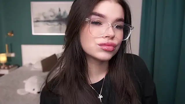 Snapshot of HollisHearl chatting on 09-21-25, 07:10 HollisHearl online show from 09-21-25, 07:10