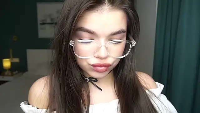 Snapshot of HollisHearl chatting on 09-25-25, 07:12 HollisHearl online show from 09-25-25, 07:12