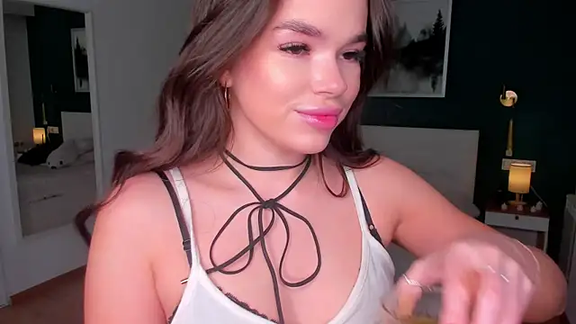 Snapshot of HollisHearl chatting on 11-28-25, 06:38 HollisHearl online show from 11-28-25, 06:38