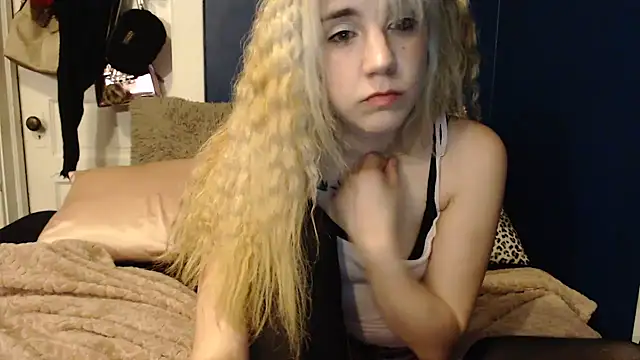 Snapshot of RubySmoke chatting on 09-18-25, 07:10 RubySmoke online show from 09-18-25, 07:10