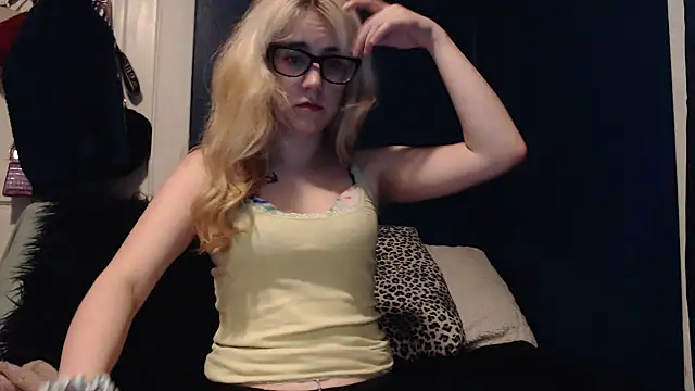 Snapshot of RubySmoke chatting on 09-27-25, 04:39 RubySmoke online show from 09-27-25, 04:39