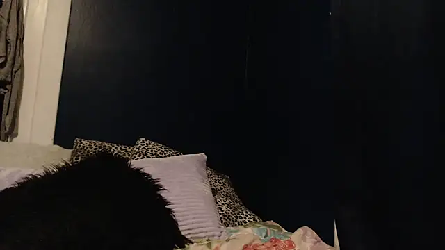 Snapshot of RubySmoke chatting on 10-15-25, 12:33 RubySmoke online show from 10-15-25, 12:33