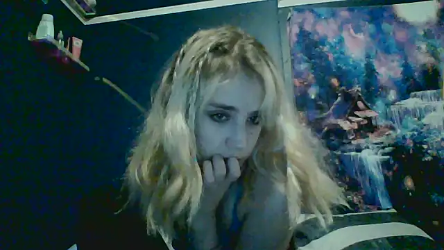 Snapshot of RubySmoke chatting on 11-14-25, 01:21 RubySmoke online show from 11-14-25, 01:21