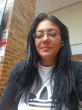 Snapshot of karla_valk1 chatting on 09-25-25, 04:54 karla valk1 online show from 09-25-25, 04:54