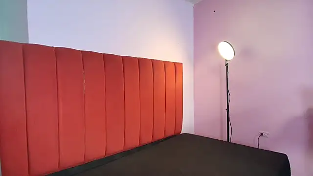 Snapshot of Bunny_Petit chatting on 09-26-25, 10:52 Bunny Petit online show from 09-26-25, 10:52