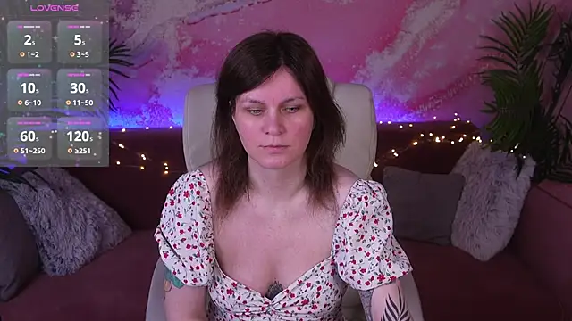Snapshot of TinaMelt chatting on 04-24-26, 06:32 TinaMelt online show from 04-24-26, 06:32
