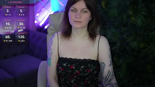 Snapshot of TinaMelt chatting on 04-25-26, 07:00 TinaMelt online show from 04-25-26, 07:00