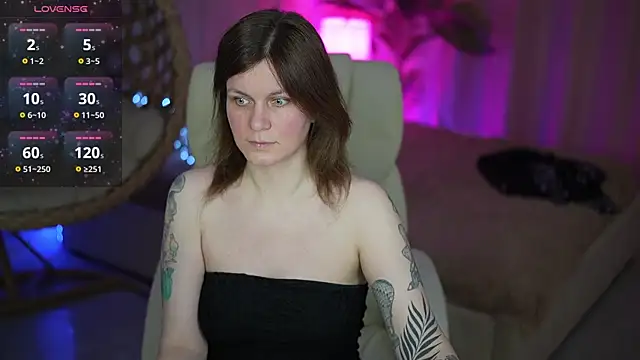 Snapshot of TinaMelt chatting on 05-05-26, 06:49 TinaMelt online show from 05-05-26, 06:49