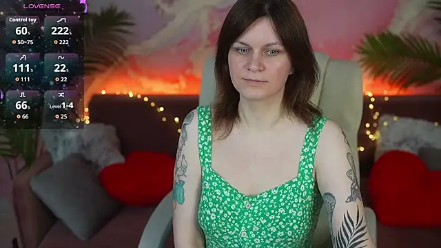Snapshot of TinaMelt chatting on 05-27-26, 06:49 TinaMelt online show from 05-27-26, 06:49