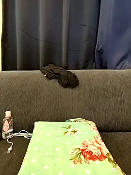 Snapshot of priya_26 chatting on 10-07-25, 06:32 priya 26 online show from 10-07-25, 06:32