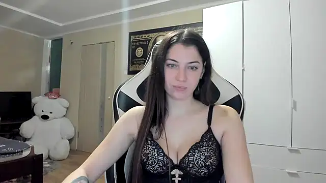 Snapshot of EmiLovsi chatting on 11-16-25, 09:31 EmiLovsi online show from 11-16-25, 09:31