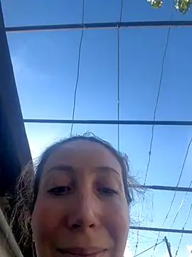 Snapshot of HellaryTourent chatting on 09-29-25, 12:32 HellaryTourent online show from 09-29-25, 12:32