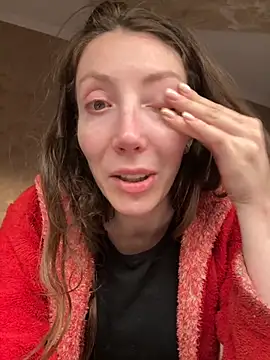 Snapshot of HellaryTourent chatting on 10-29-25, 07:26 HellaryTourent online show from 10-29-25, 07:26