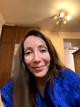 Snapshot of HellaryTourent chatting on 11-25-25, 03:01 HellaryTourent online show from 11-25-25, 03:01