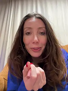 Snapshot of HellaryTourent chatting on 01-12-26, 03:17 HellaryTourent online show from 01-12-26, 03:17