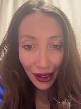 Snapshot of HellaryTourent chatting on 01-13-26, 04:01 HellaryTourent online show from 01-13-26, 04:01