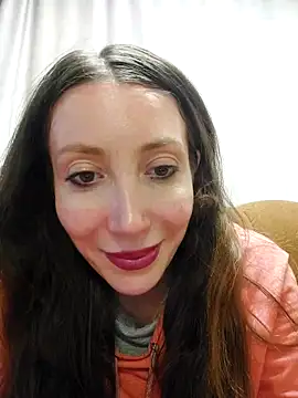 Snapshot of HellaryTourent chatting on 01-14-26, 04:23 HellaryTourent online show from 01-14-26, 04:23