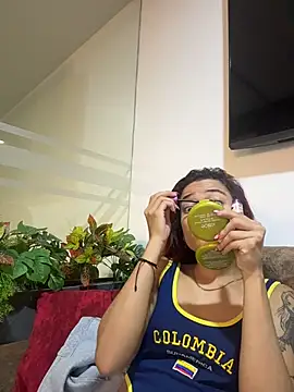 Snapshot of amber_sparkle chatting on 07-07-26, 12:20 amber sparkle online show from 07-07-26, 12:20