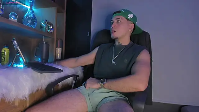 Gael williams1 online show from 12-21-25, 09:33