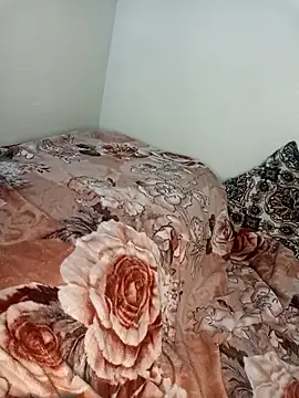 Snapshot of Queen-15 chatting on 10-18-25, 01:19 Queen-15 online show from 10-18-25, 01:19