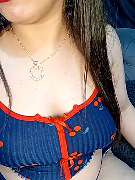 Snapshot of Queen-15 chatting on 11-17-25, 10:15 Queen-15 online show from 11-17-25, 10:15