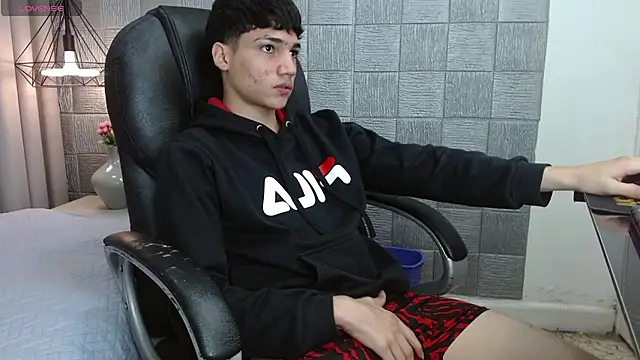 SamBlack  online show from 04-11-26, 08:02