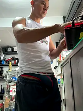 Snapshot of Terra-22cm chatting on 10-12-25, 03:00 Terra-22cm online show from 10-12-25, 03:00