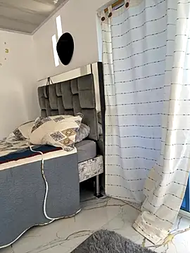 Snapshot of Terra-22cm chatting on 10-26-25, 05:41 Terra-22cm online show from 10-26-25, 05:41