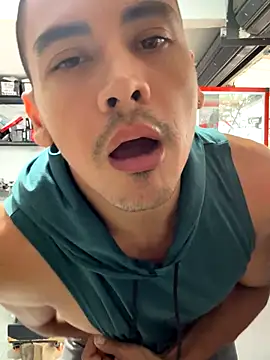 Snapshot of Terra-22cm chatting on 10-29-25, 02:30 Terra-22cm online show from 10-29-25, 02:30