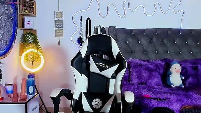 Snapshot of Katherine_Rose chatting on 11-11-25, 11:05 Katherine Rose online show from 11-11-25, 11:05