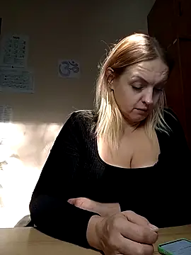 Snapshot of Ami_Foxy chatting on 10-07-25, 10:34 Ami Foxy online show from 10-07-25, 10:34