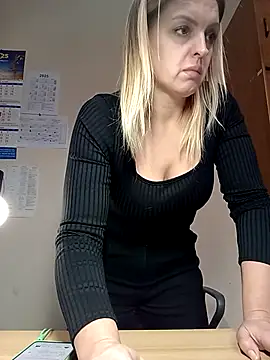 Snapshot of Ami_Foxy chatting on 11-14-25, 11:42 Ami Foxy online show from 11-14-25, 11:42