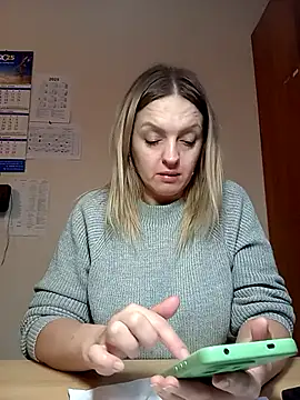 Snapshot of Ami_Foxy chatting on 11-24-25, 09:31 Ami Foxy online show from 11-24-25, 09:31