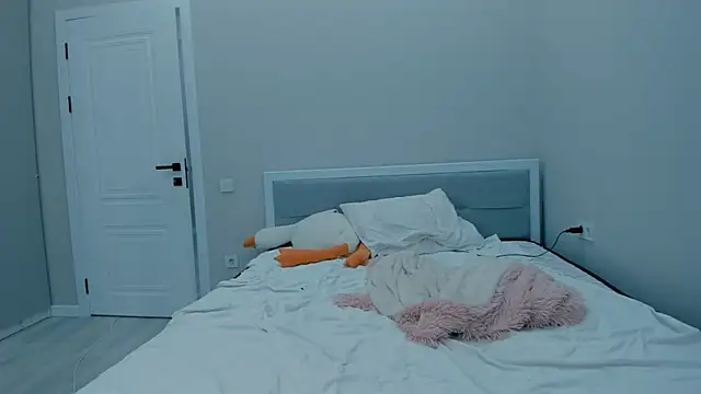 Snapshot of yuna_loon chatting on 10-03-25, 06:38 yuna loon online show from 10-03-25, 06:38