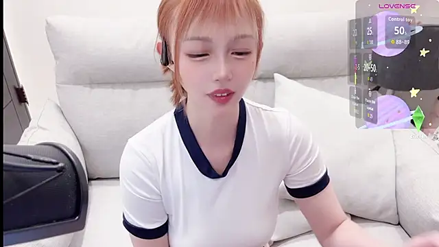 Snapshot of Yucheng__520 chatting on 10-18-25, 12:39 Yucheng 520 online show from 10-18-25, 12:39