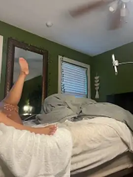 caramel  cremes online show from 11-17-25, 01:28