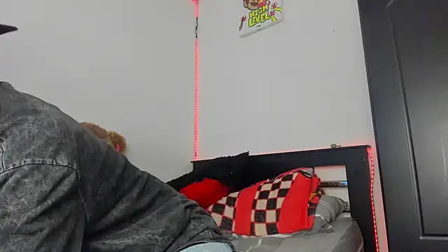 Mateo Escobar online show from 11-01-25, 08:11