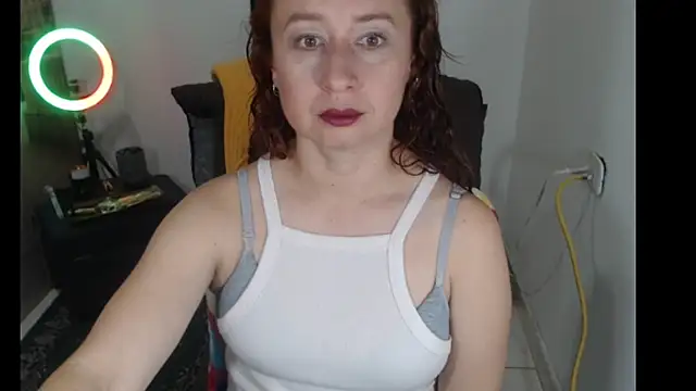 Snapshot of Milf_Valeria chatting on 10-07-25, 03:20 Milf Valeria online show from 10-07-25, 03:20