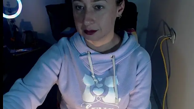 Snapshot of Milf_Valeria chatting on 10-16-25, 03:02 Milf Valeria online show from 10-16-25, 03:02