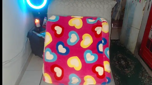 Snapshot of Milf_Valeria chatting on 10-24-25, 03:19 Milf Valeria online show from 10-24-25, 03:19