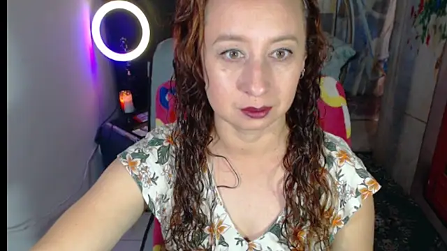 Snapshot of Milf_Valeria chatting on 10-28-25, 02:42 Milf Valeria online show from 10-28-25, 02:42