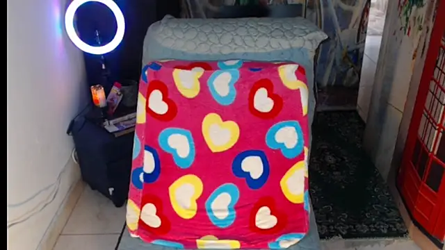 Snapshot of Milf_Valeria chatting on 10-30-25, 02:18 Milf Valeria online show from 10-30-25, 02:18