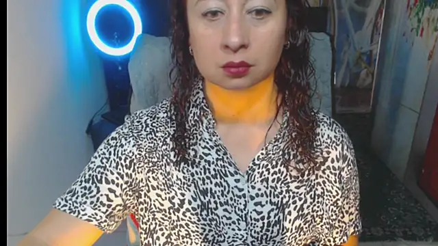 Snapshot of Milf_Valeria chatting on 11-20-25, 02:28 Milf Valeria online show from 11-20-25, 02:28