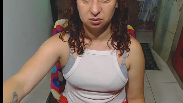 Snapshot of Milf_Valeria chatting on 11-27-25, 01:46 Milf Valeria online show from 11-27-25, 01:46