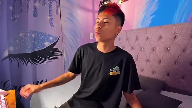 Snapshot of MaxiWildd chatting on 09-24-25, 12:52 MaxiWildd online show from 09-24-25, 12:52